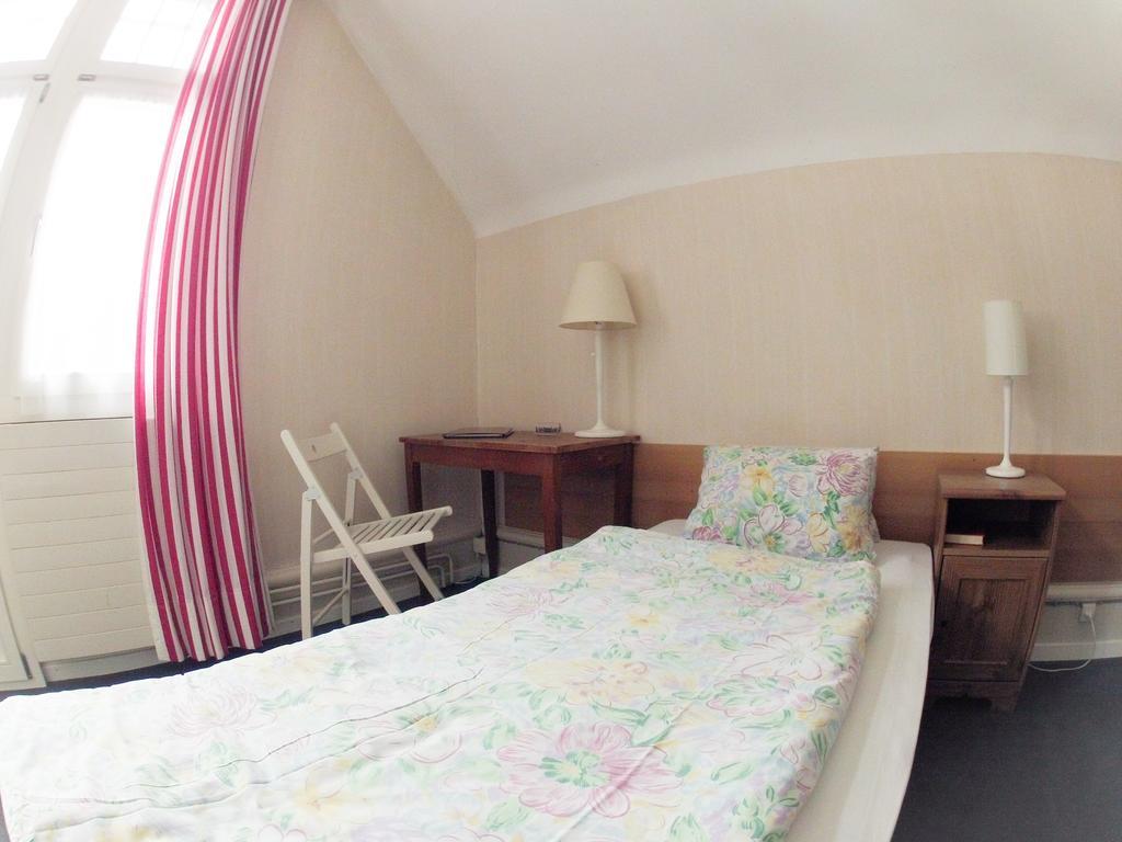 Basicrooms Hotel Unterseen Room photo